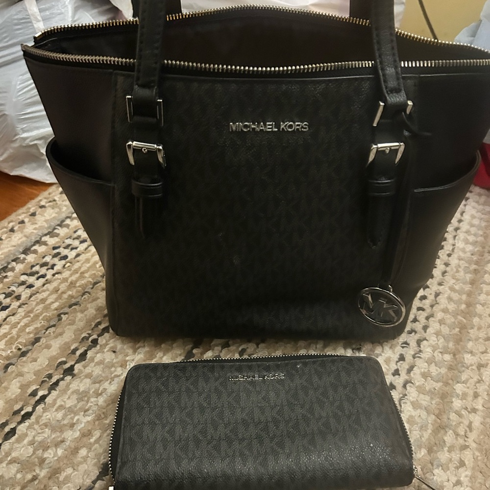Make OFFER Michael Kors Black and Gray Tote Bag with Wallet/wristlet